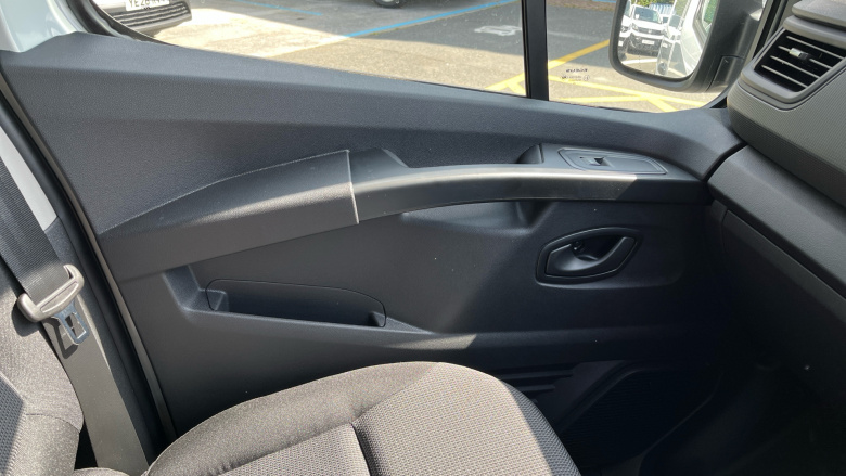 Renault Trafic Swb Diesel SL30 Blue dCi 130 Advance [Safety] Van